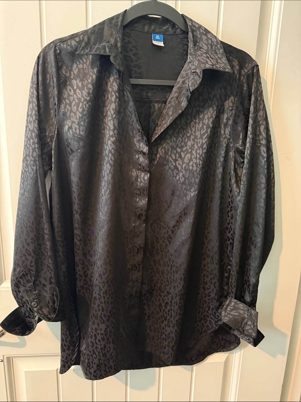 Old Navy Black Satin Leopard-Print Button-Up Blouse XS Tall